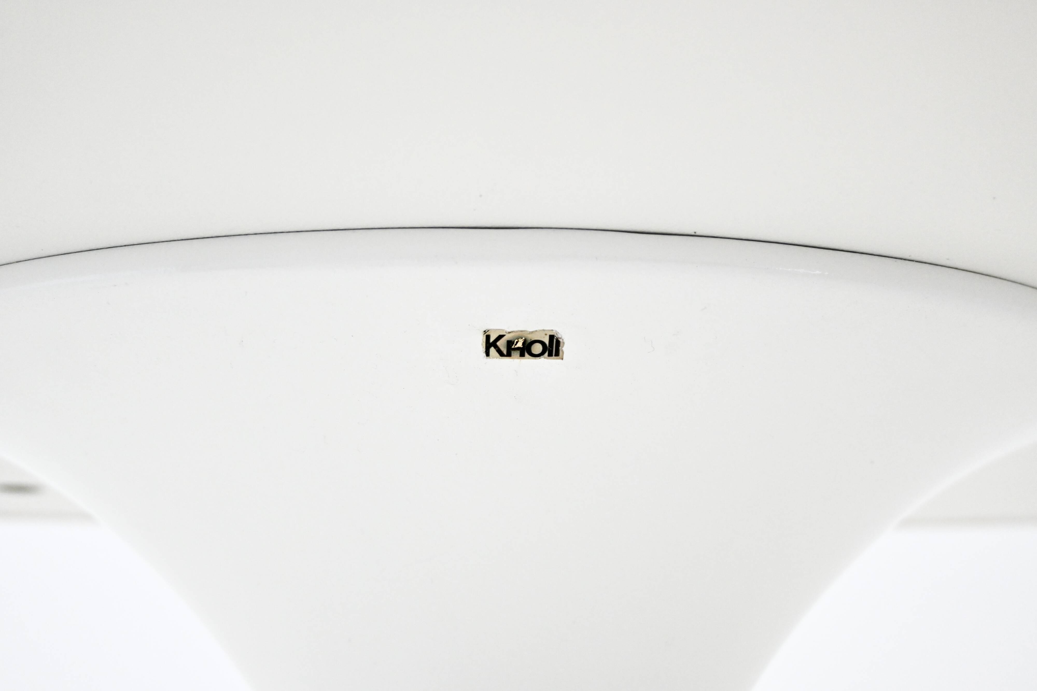 Oval dining table by Eero Saarinen for Knoll International, 1960s.