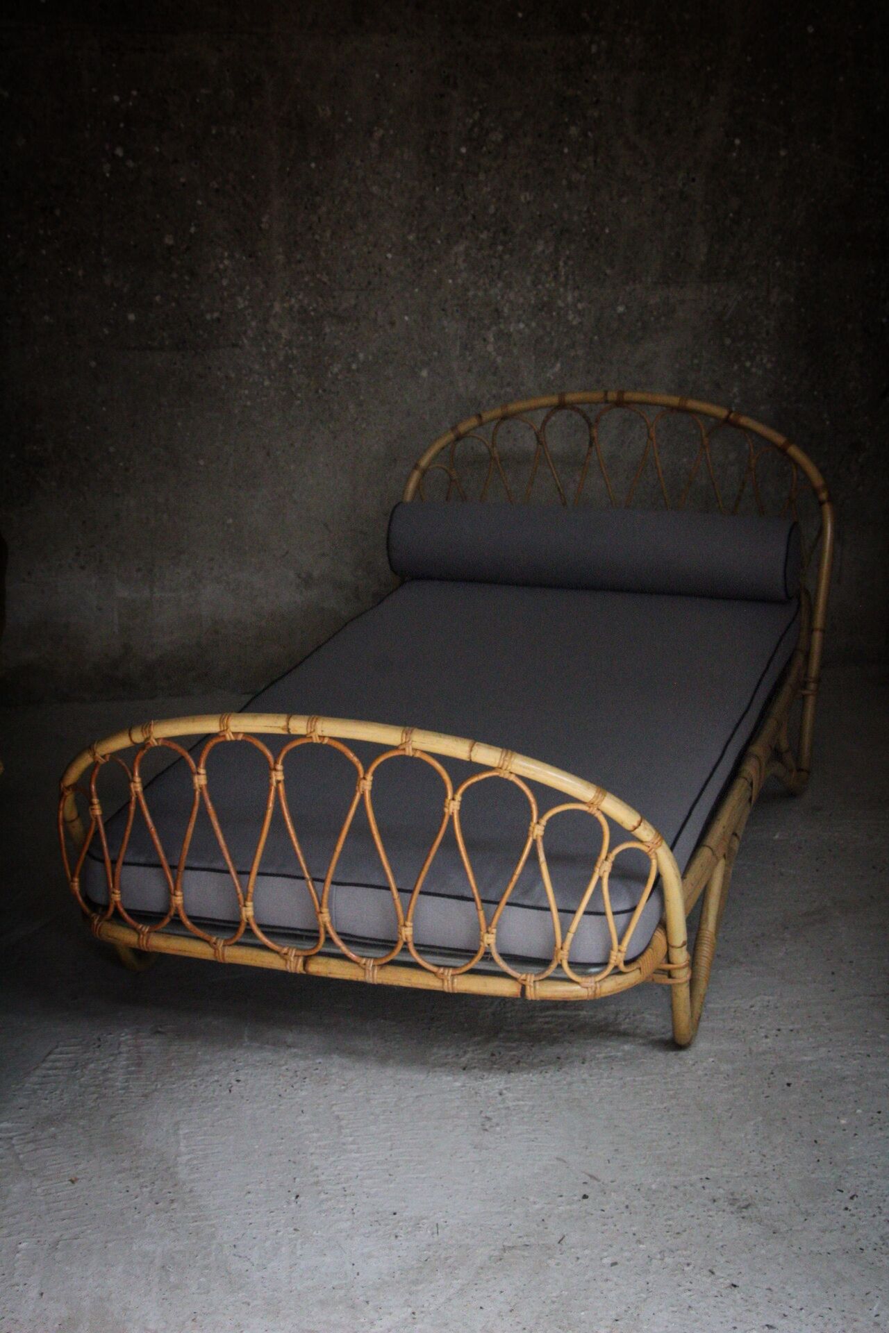 Daybed rotin Louis Sognot 1960
