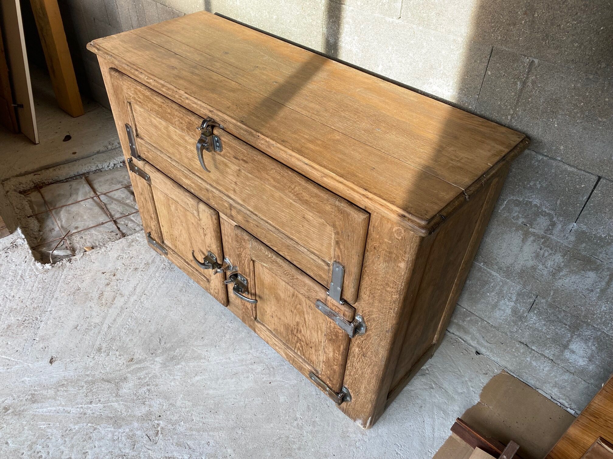 Craft furniture Fridge cooler oak bar from the 30s