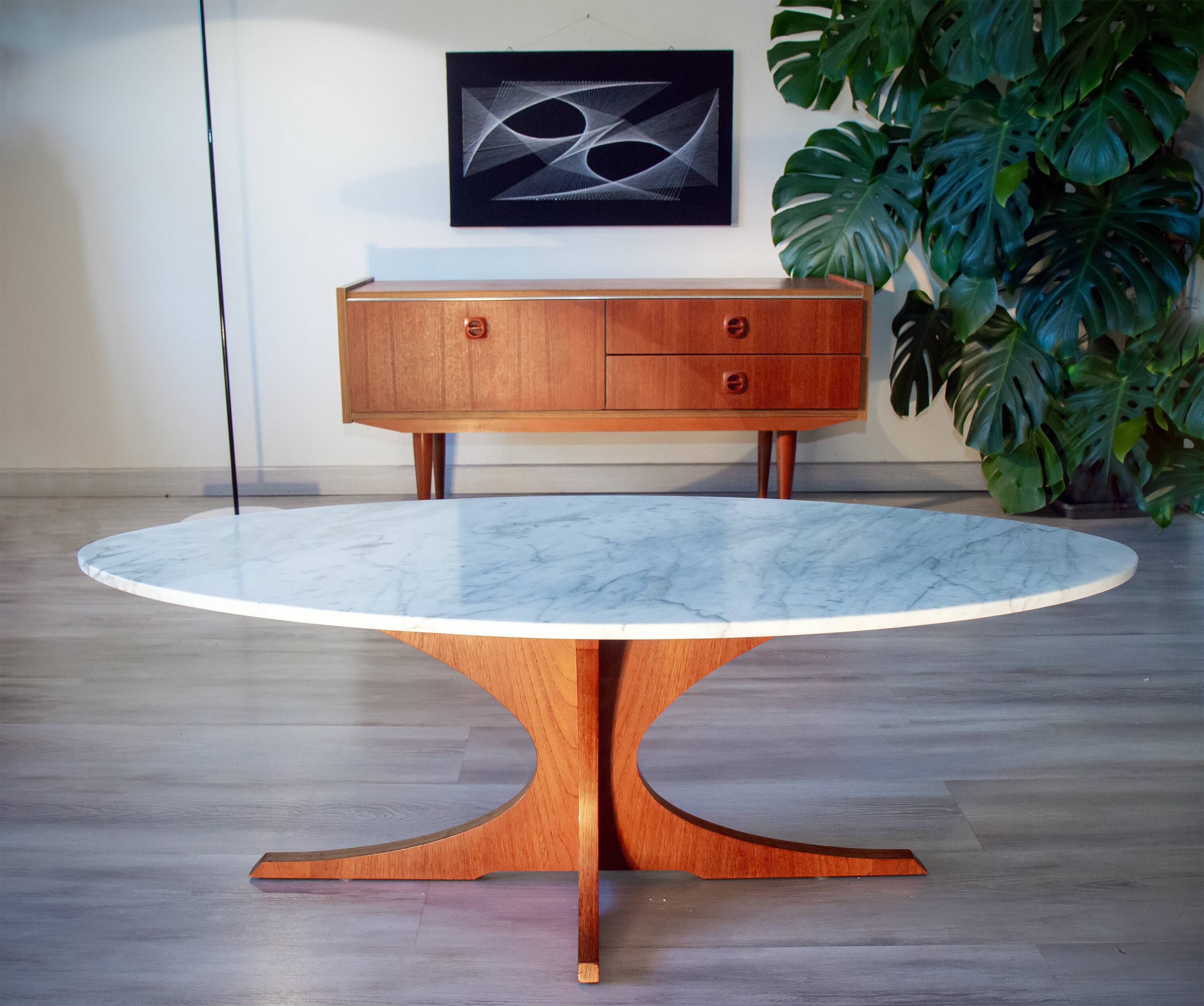 Table basse Hugues Poignant, teck et marbre, 1950-60