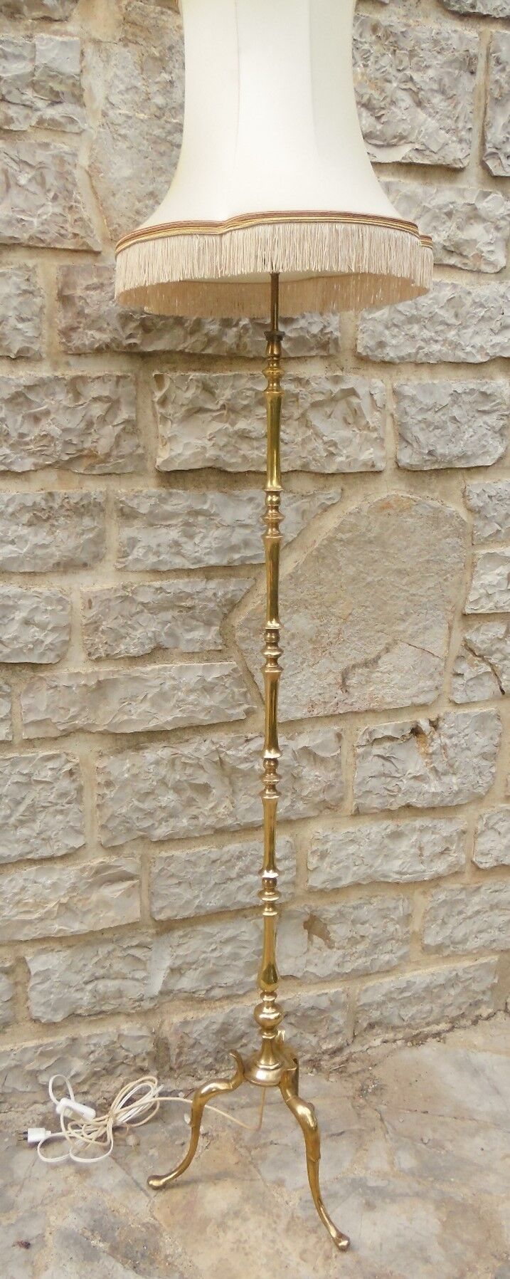 Old brass lamppost, Lampshade pagoda