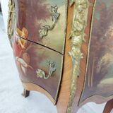 Louis XV curved chest of drawers in Martin varnished marquetry