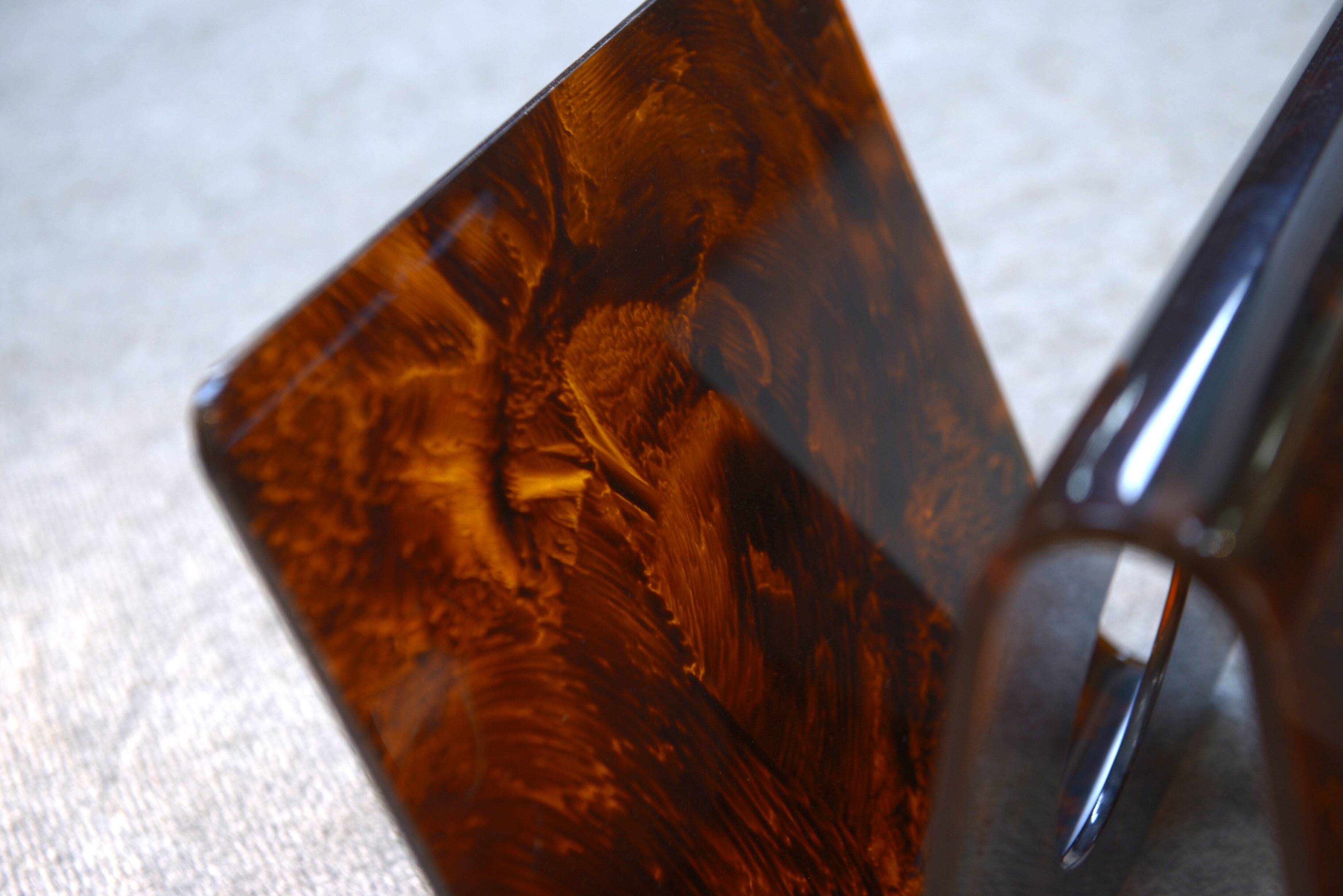 Design magazine rack in resin published by Alpac France 1970