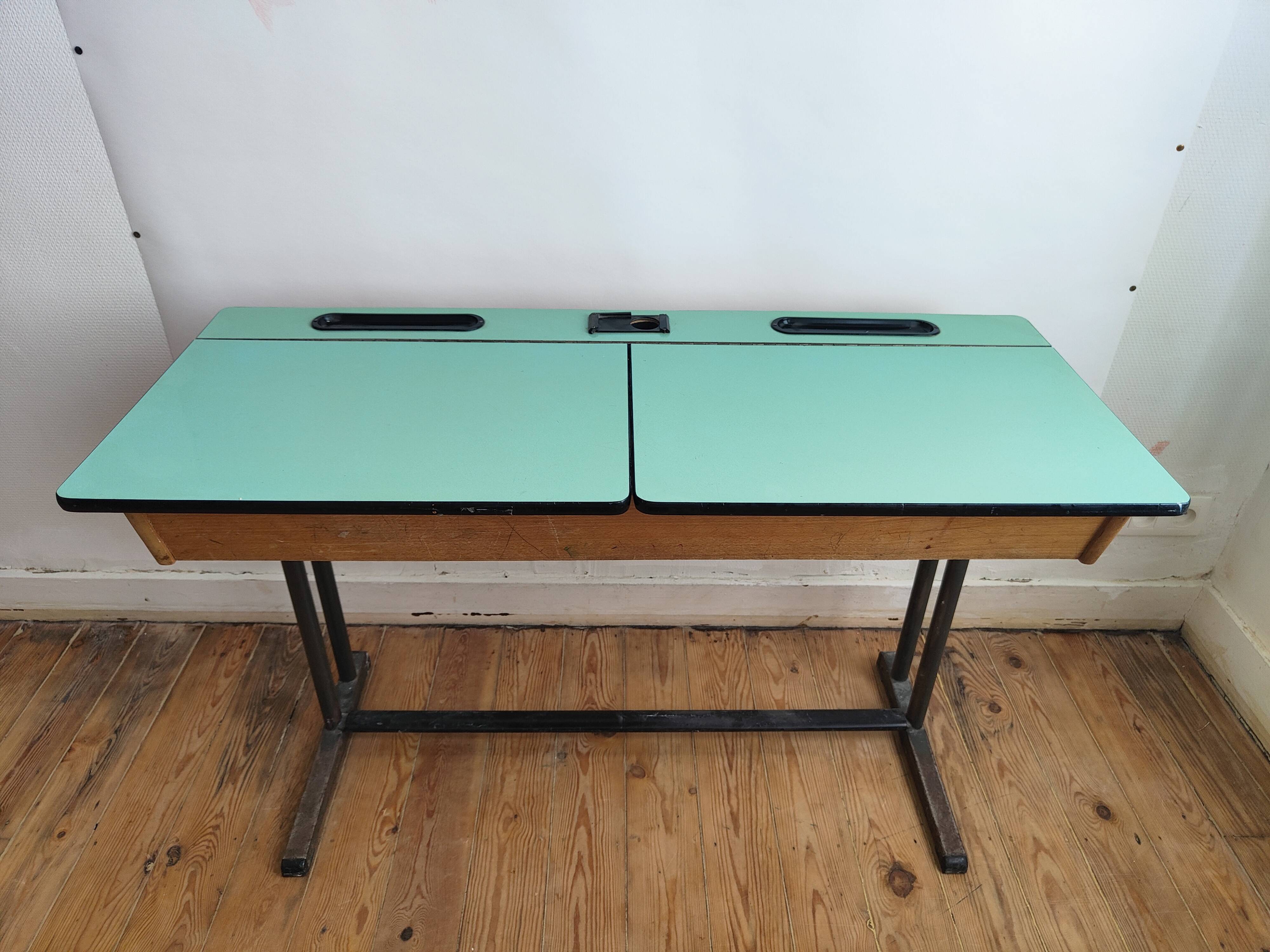 Desk/ school desk