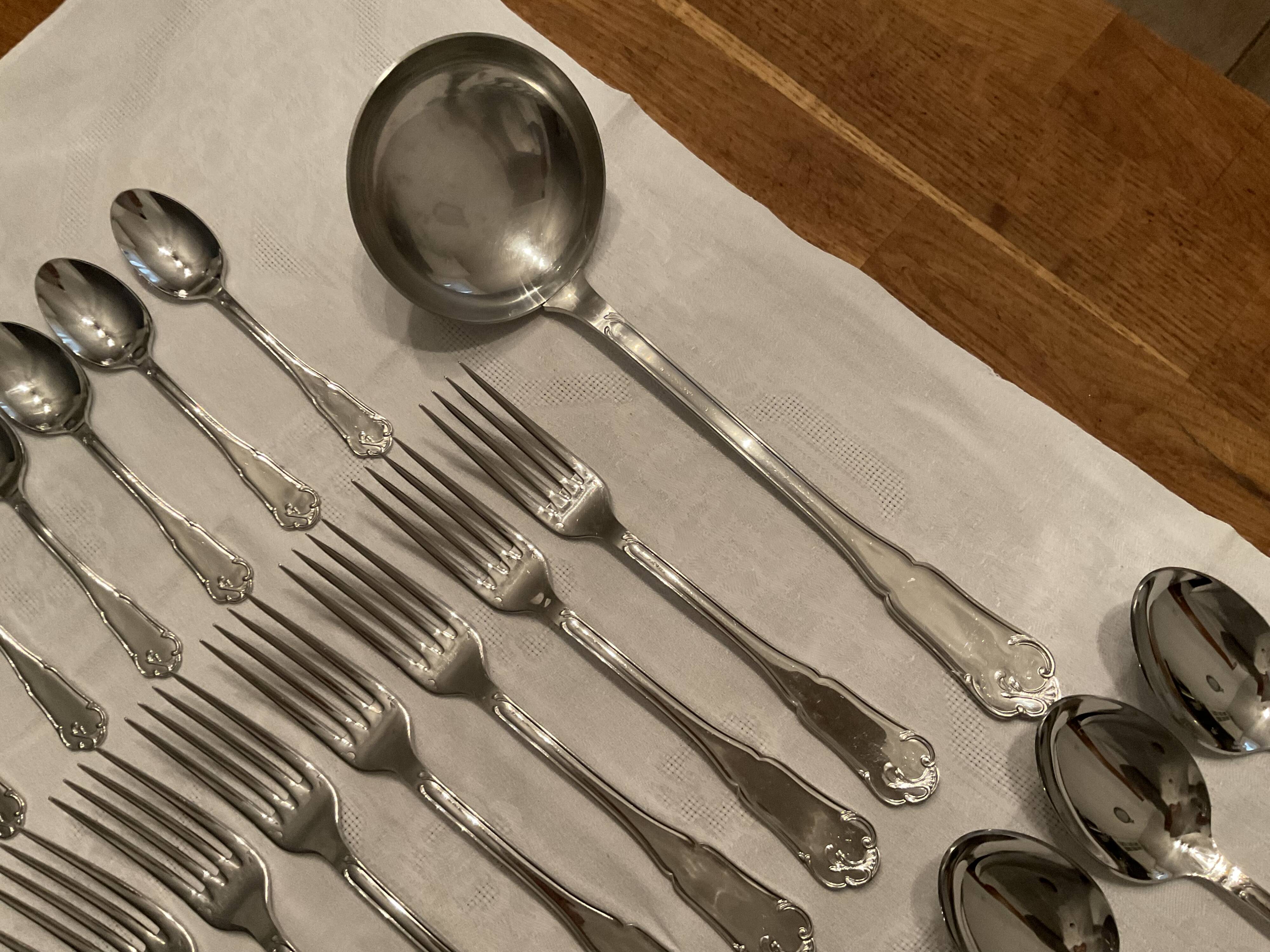 Stainless steel cutlerys et 37 pieces