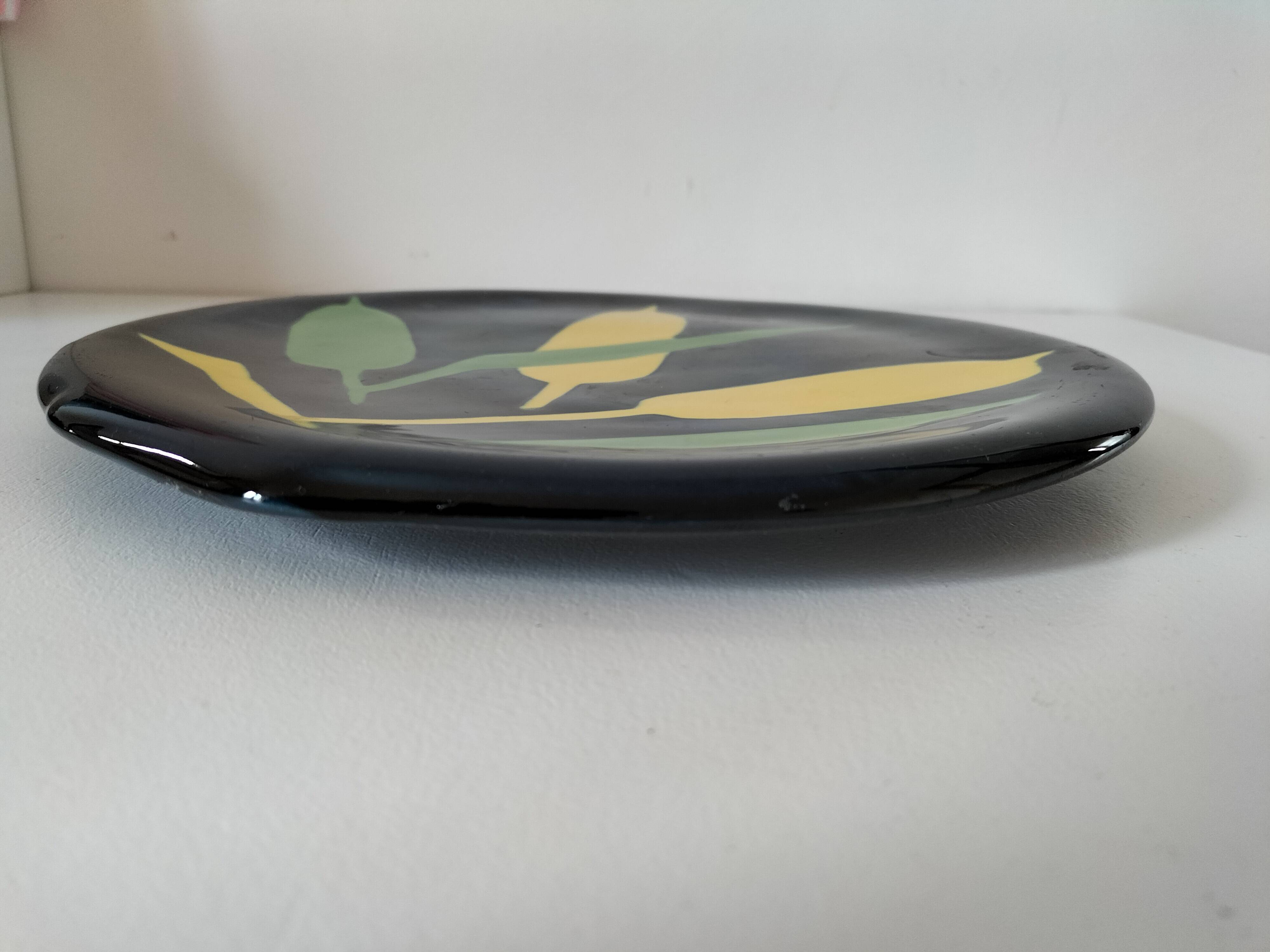 Decorative ceramic dish