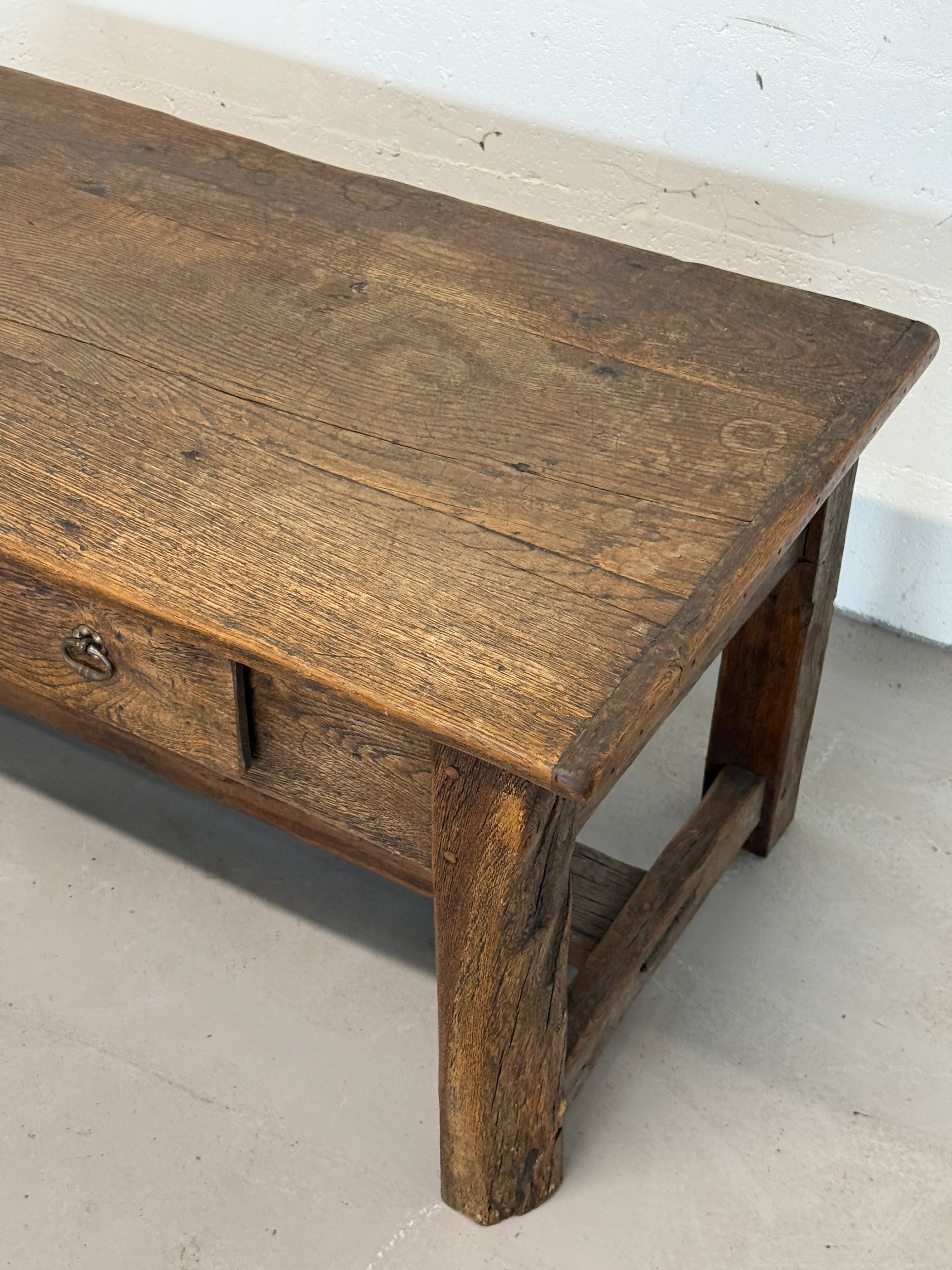 Old farmhouse table in solid oak, 1 drawer, France