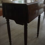 Side table in walnut veneer