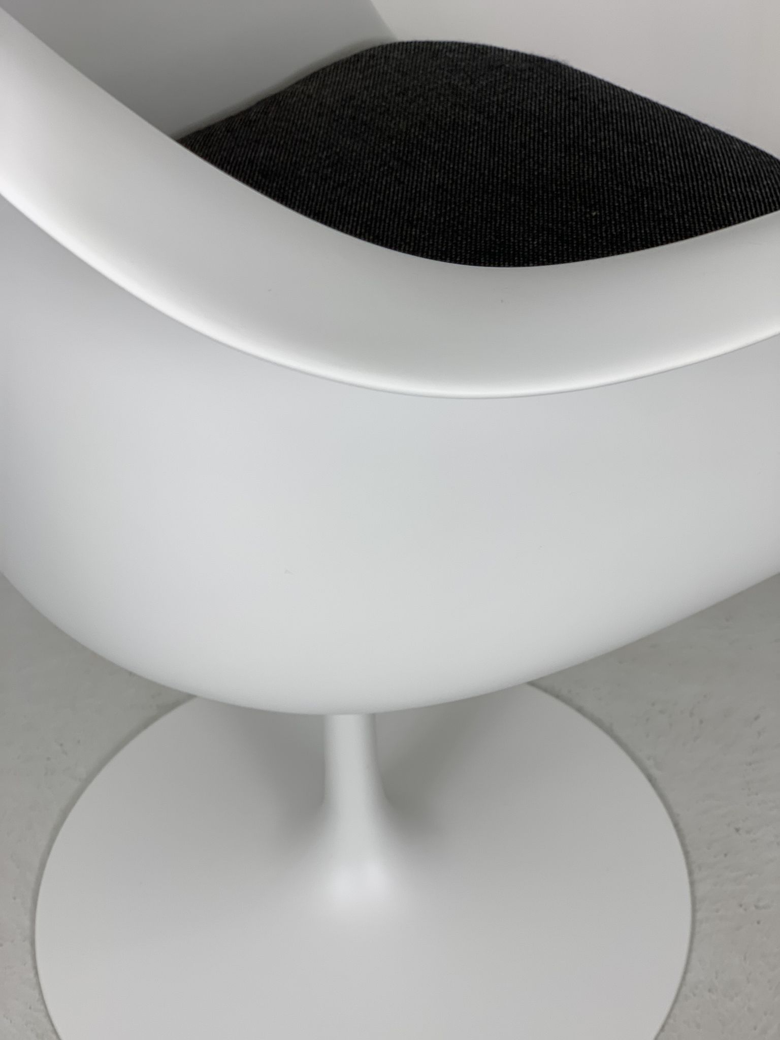 Eero Saarinen Tulip armchair for Knoll International, 1970