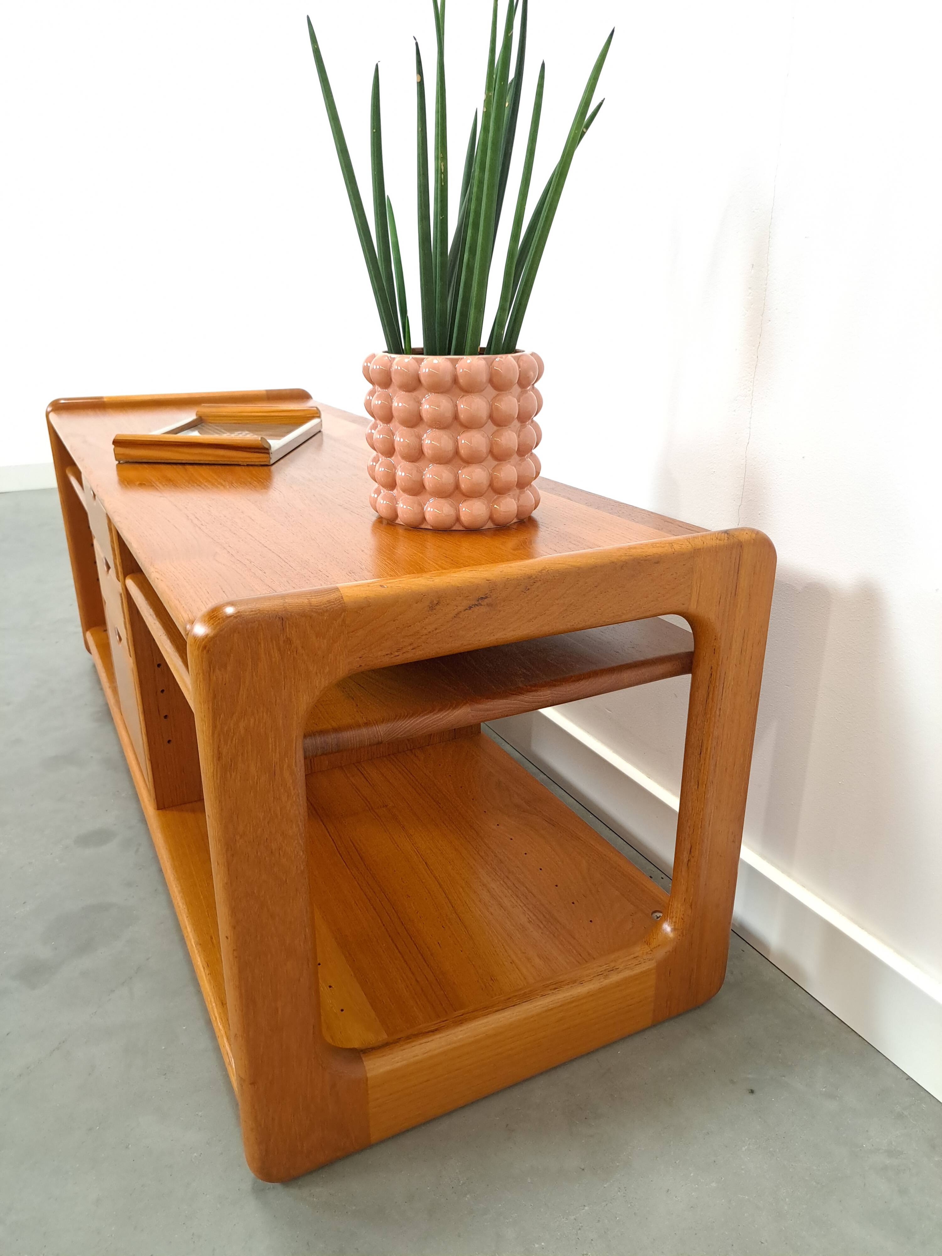 Deens design teck Dyrlund cd tv meuble vintage