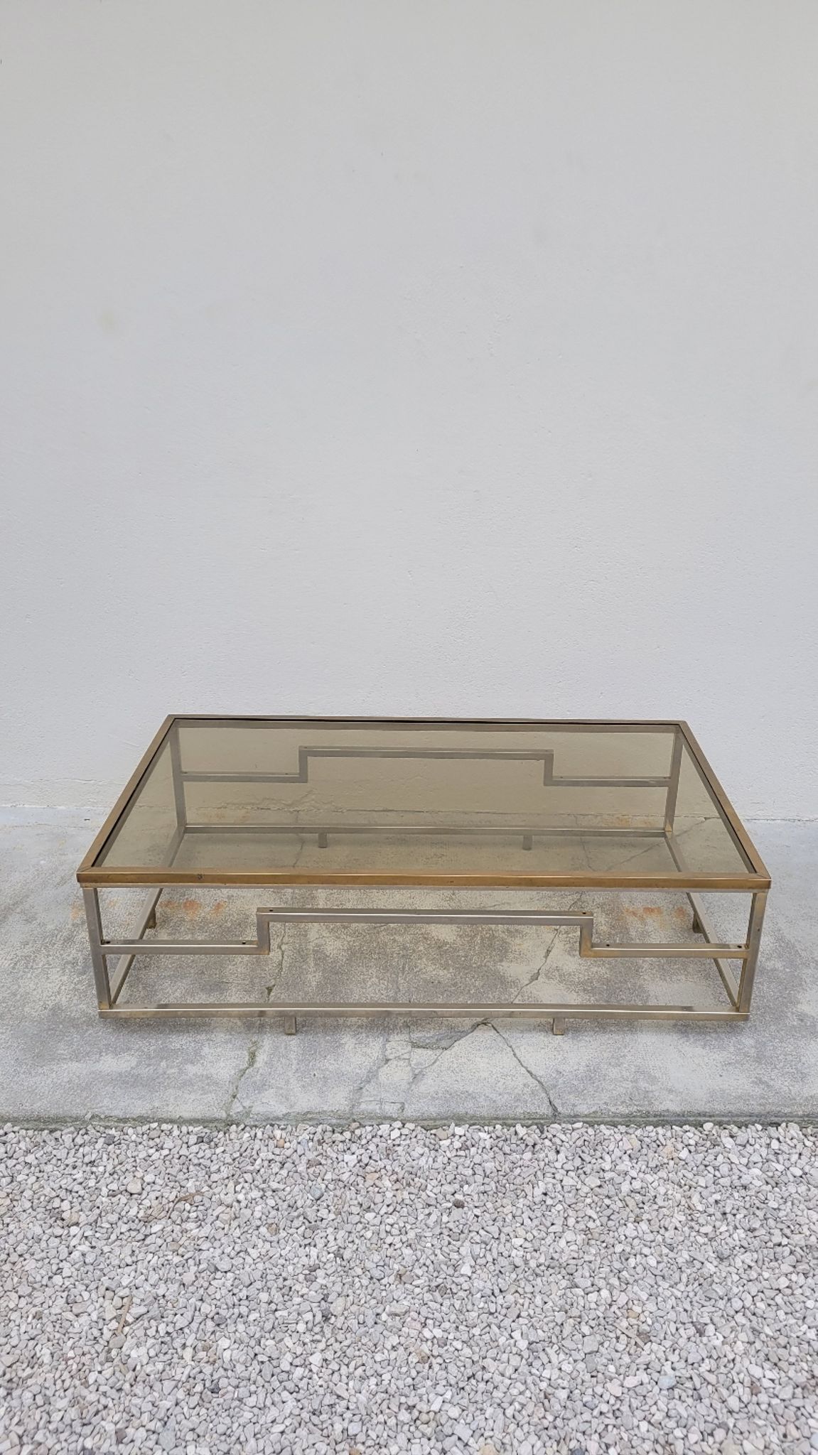 Table basse rectangulaire en laiton et métal chromé 1970 design