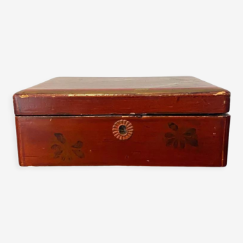 Red lacquered box from Japan XIXth century