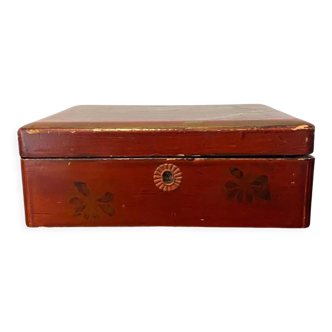 Red lacquered box from Japan XIXth century