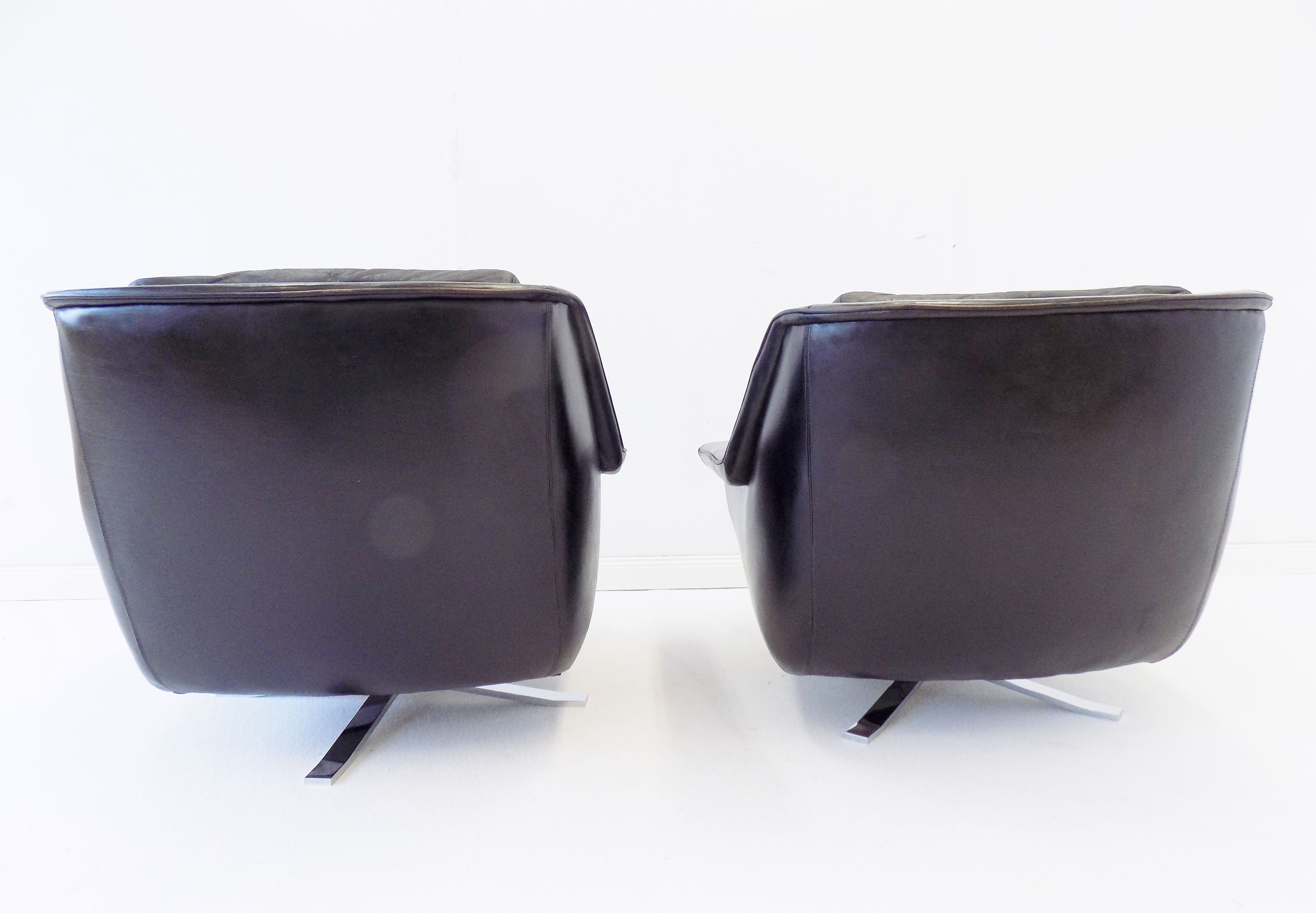 ESA model 802 pair of black leather lounge chairs by Werner Langenfeld