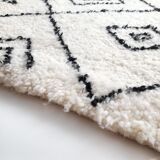 Berber carpet Beni Ouarain with black diamonds 296x187cm