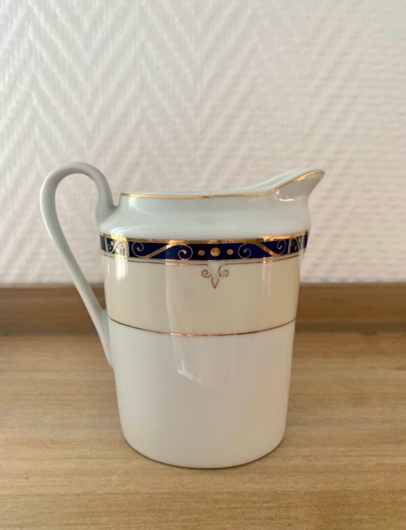 Deshoulieres porcelain cream pot