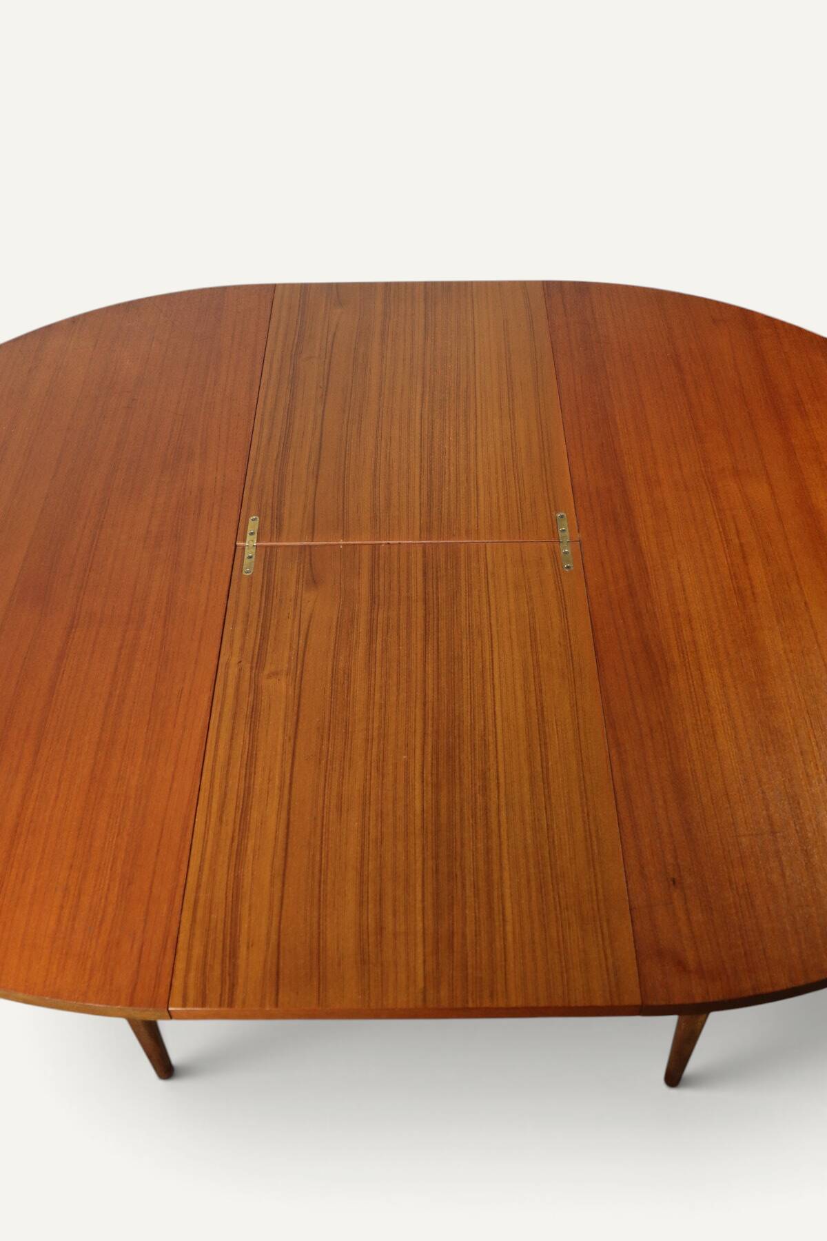 Round extendable dining table in teak – 1960s