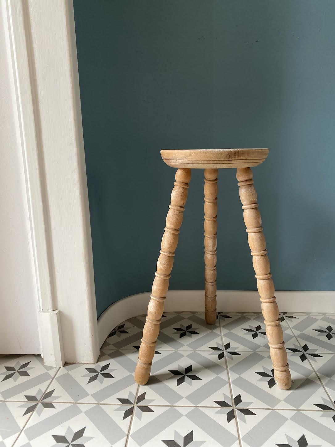 Tripod stool