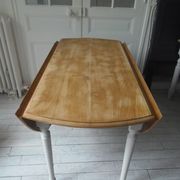 Round table with flaps