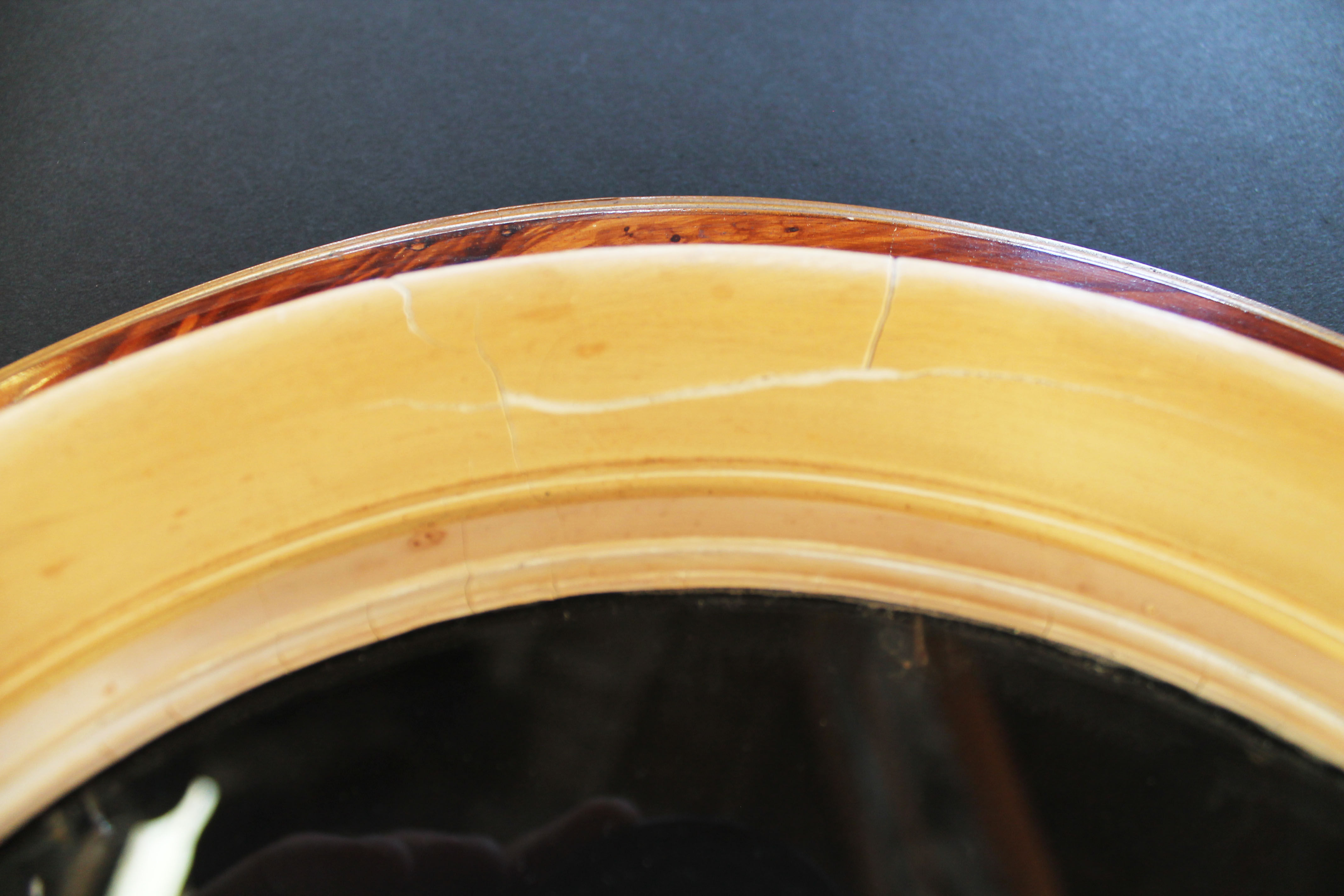 Oval frame "art deco" style