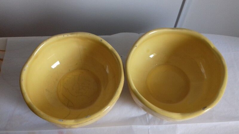 2 ceramic bowls