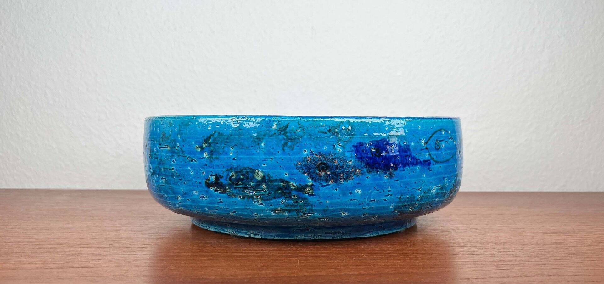 Bowl in the shape of a fish, modern fish from the mid-century by Aldo Londi for Bitossi, Italy, 1960s.