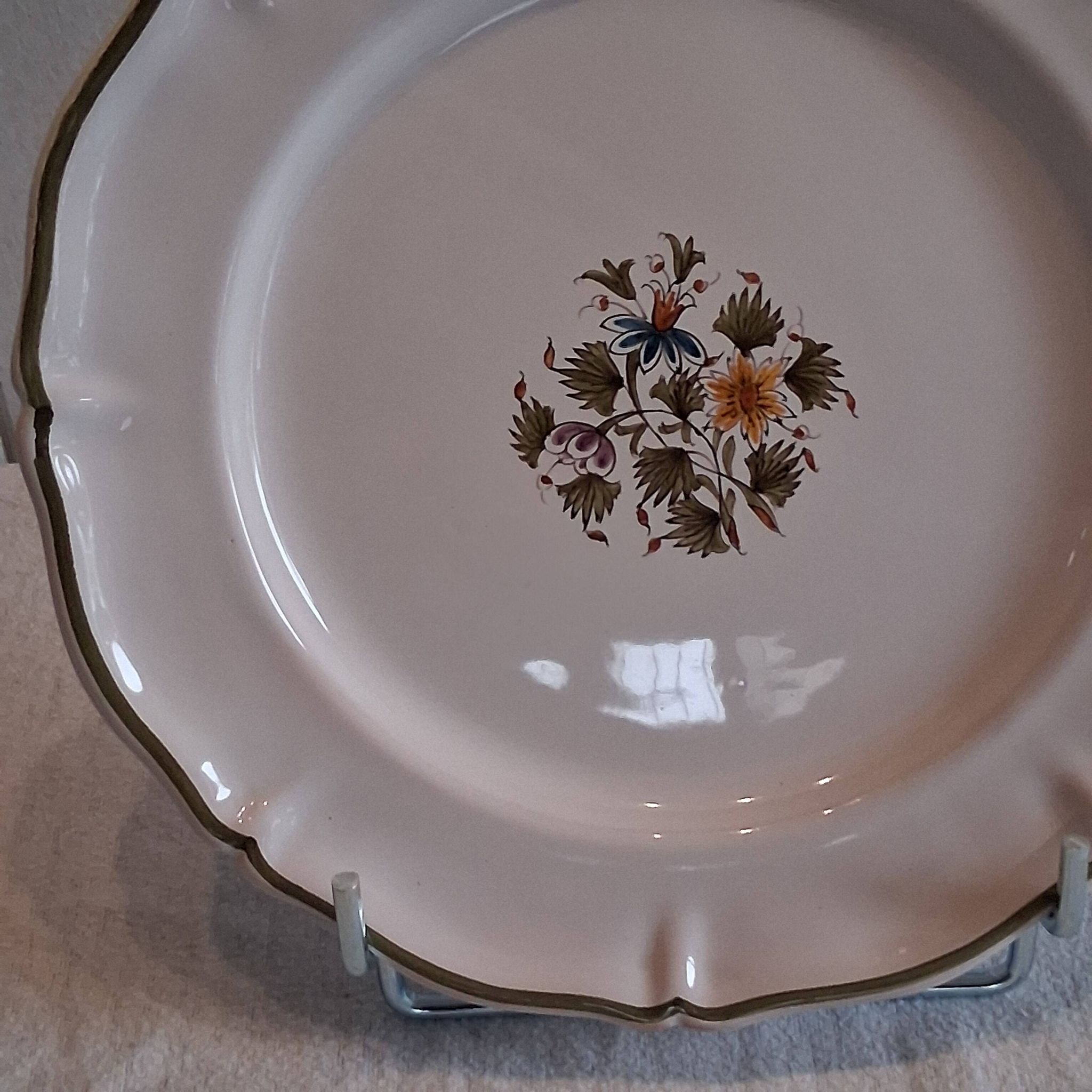 Moustier Feret plate in earthenware in very good condition.