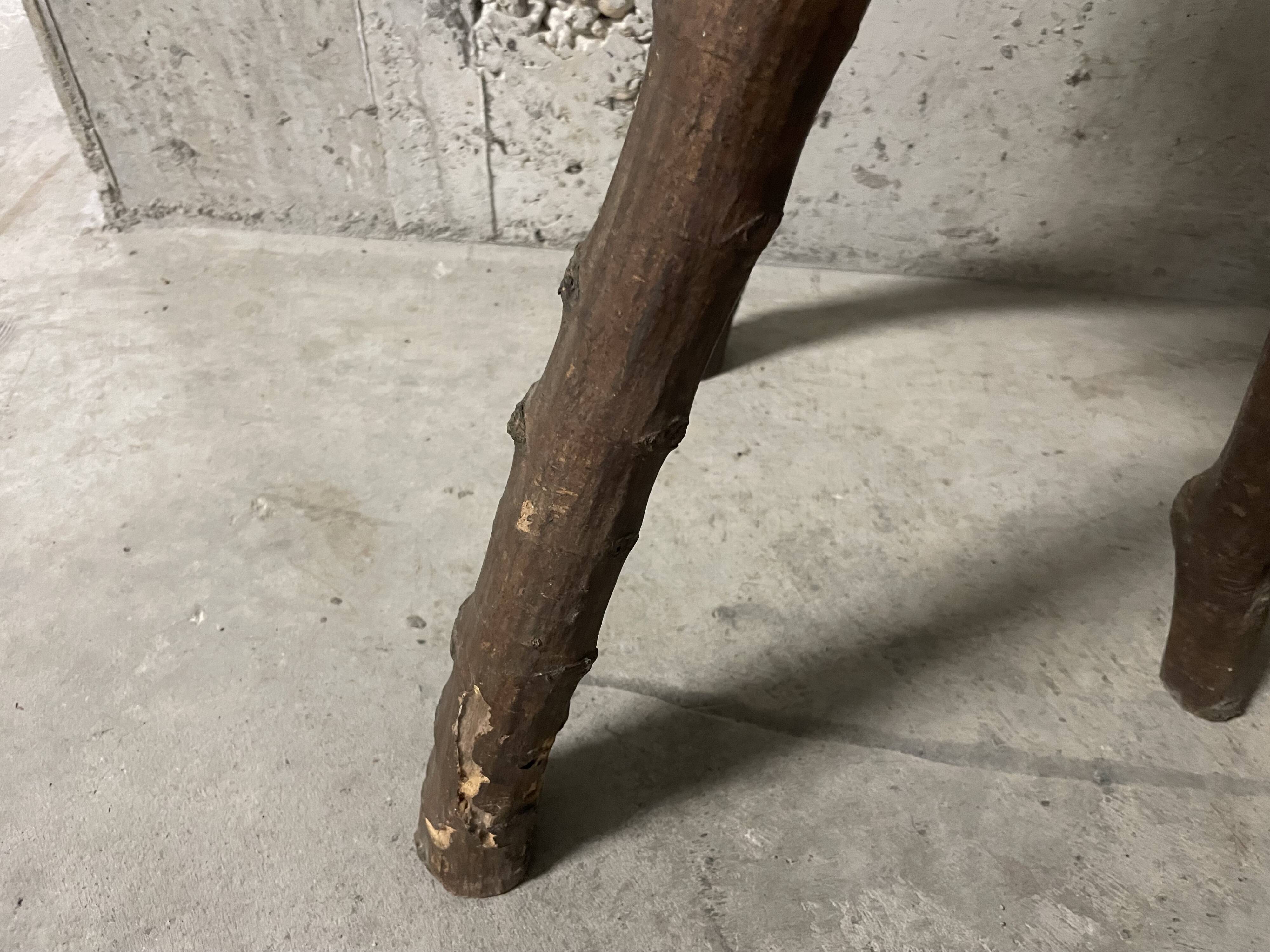 Tripod farm stool