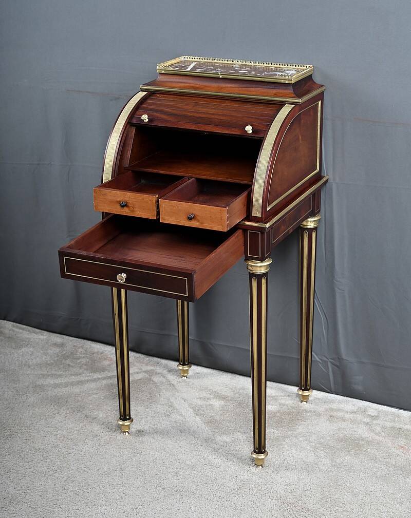 Small mahogany living room furniture, Louis XVI style – 2nd half of the 19th century.