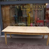 Farm table