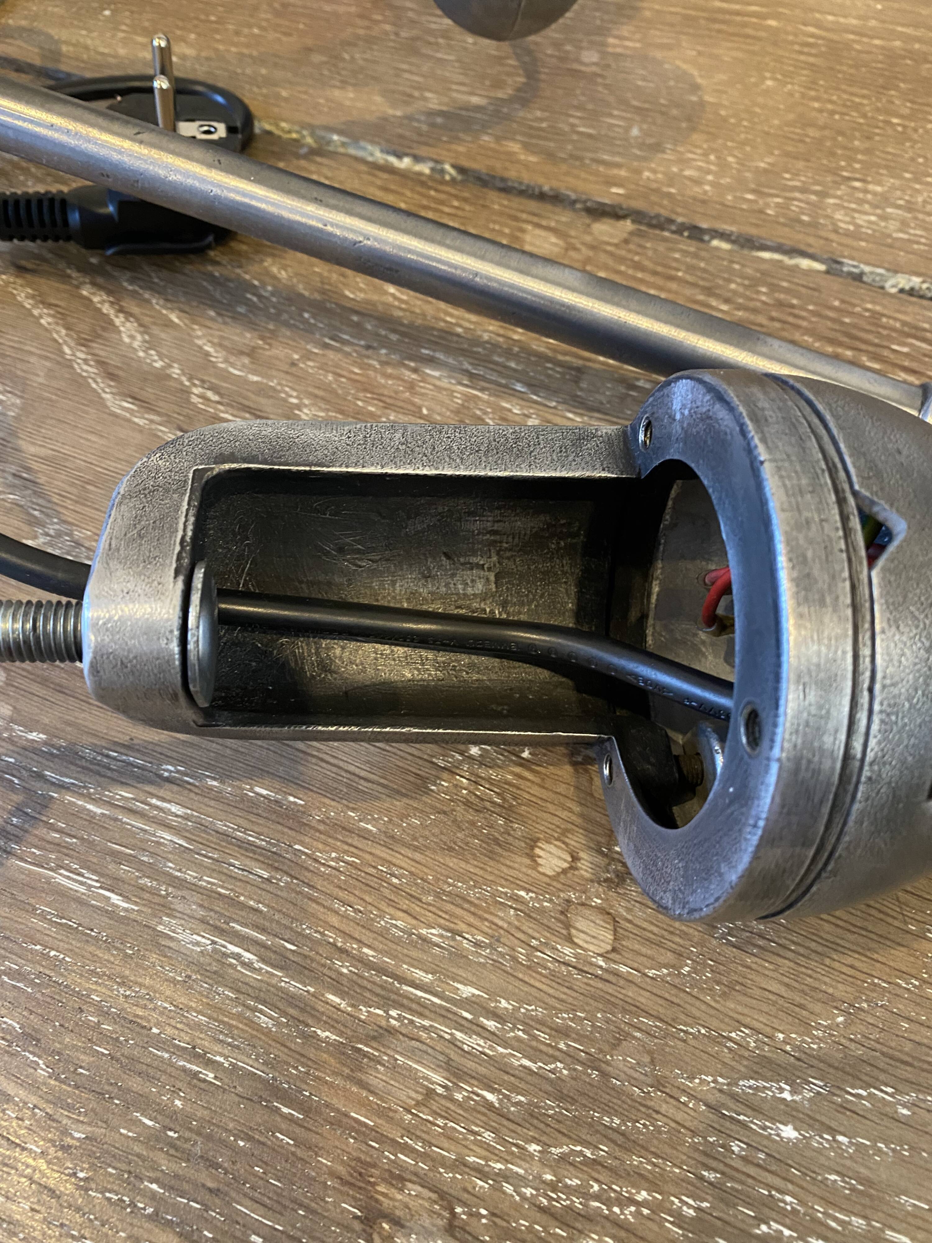 Jieldé desk lamp with 2 arms of 40cm and 25cm with a clamp base.