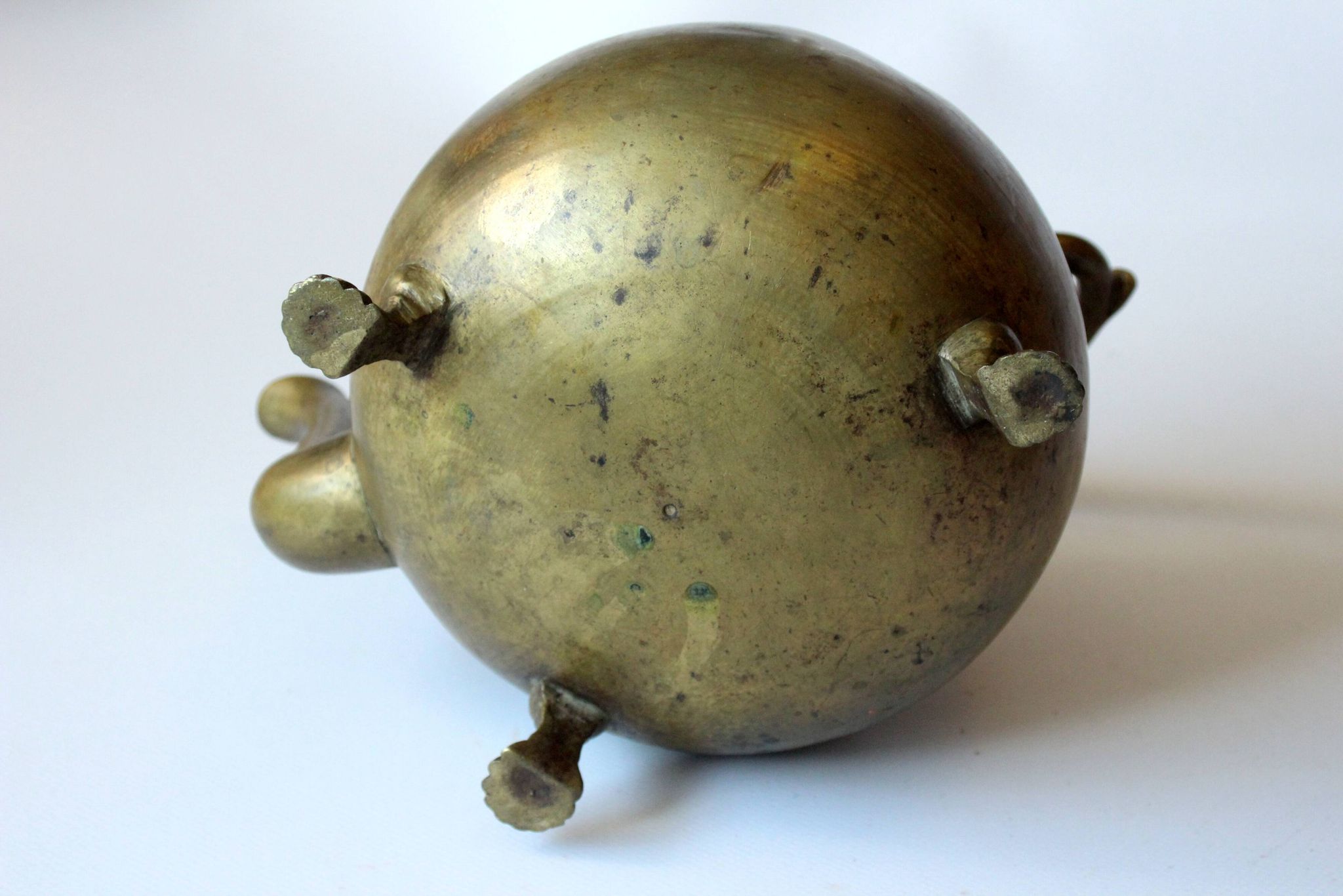 Théière vintage en bronze