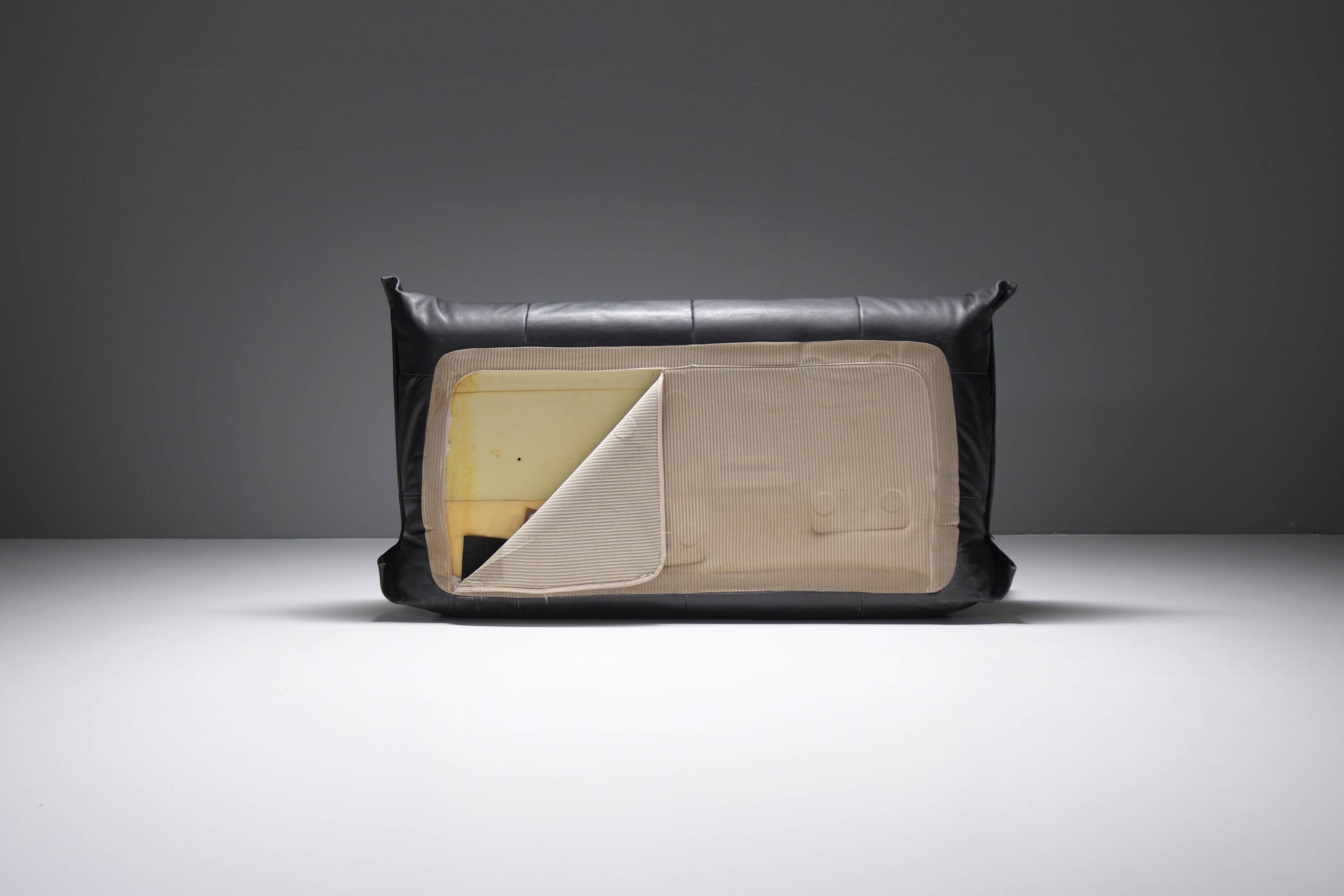 Exceptional YOKO lounge sofa in original leather by Michel Ducaroy - Ligne Roset