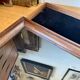 Vitrine en bois et velours noir