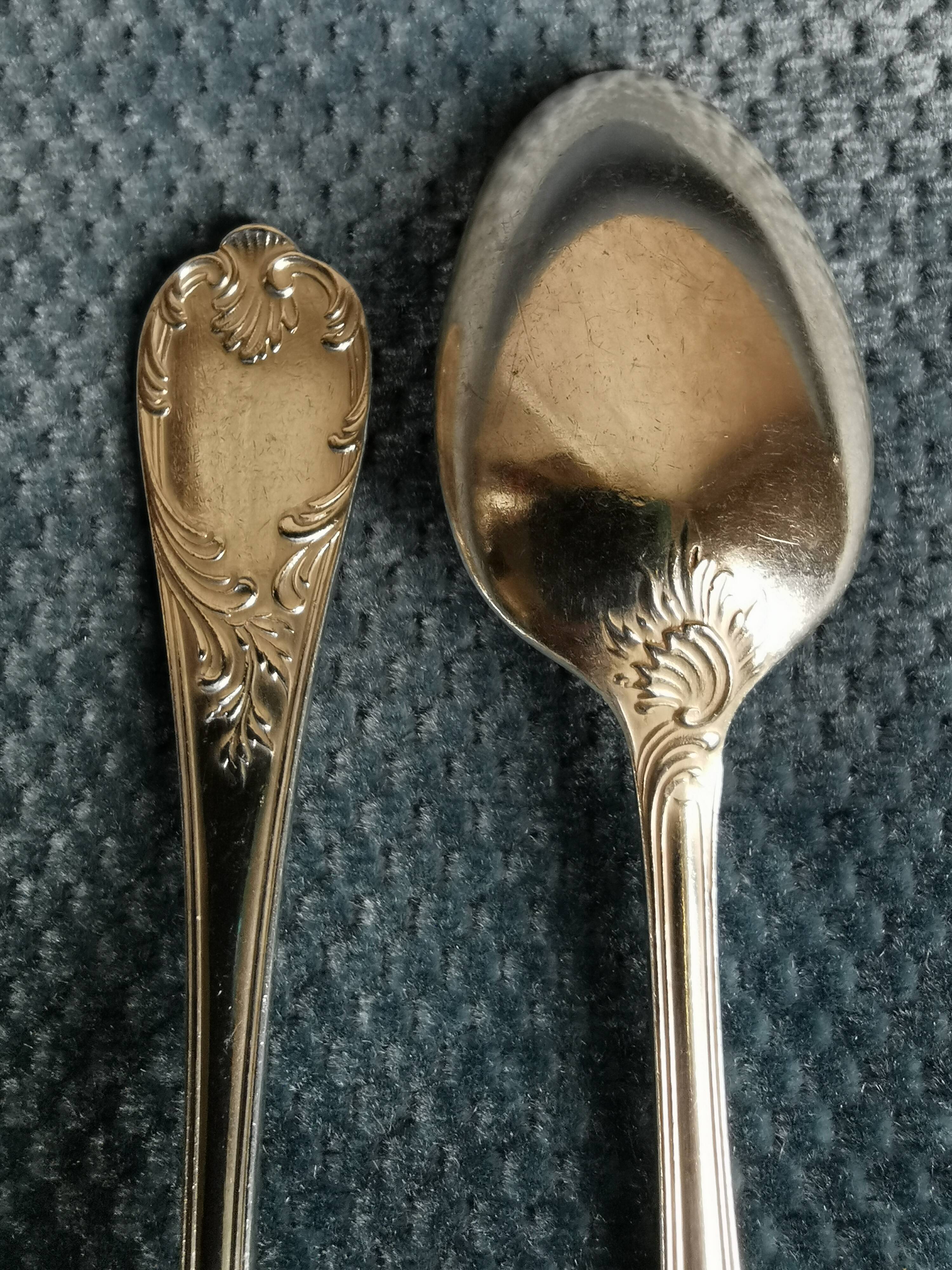 Six small Christofle model Marly spoons in silver metal