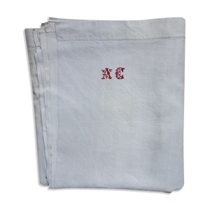 Drap de campagne en lin monogrammé