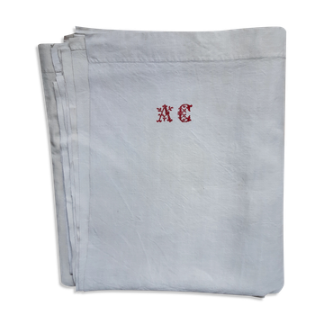 Drap de campagne en lin monogrammé ac au point de croix