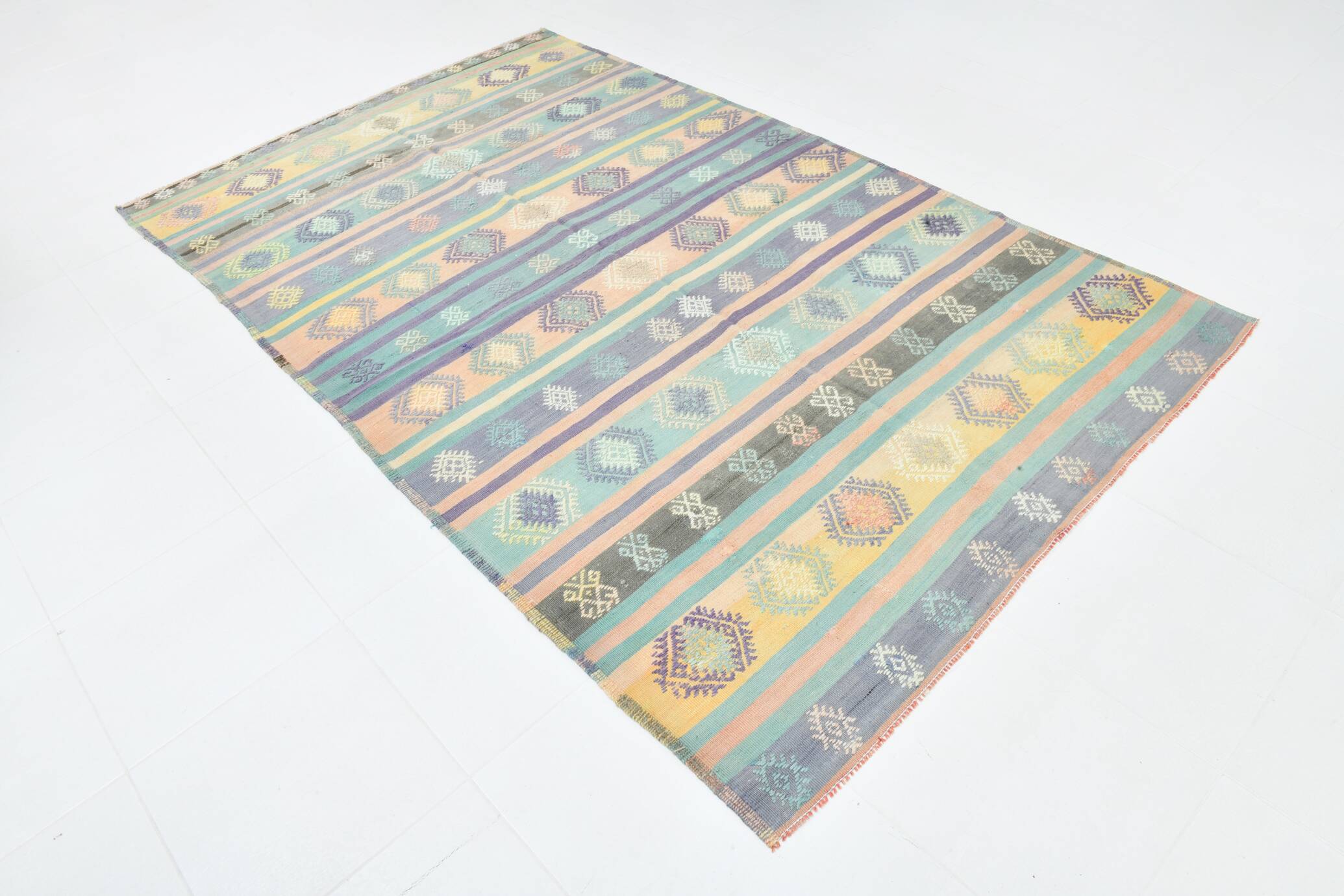 Tapis Kilim Anatolien 5x9 ft – Rayures Pastel en Vert Menthe, 163x268Cm