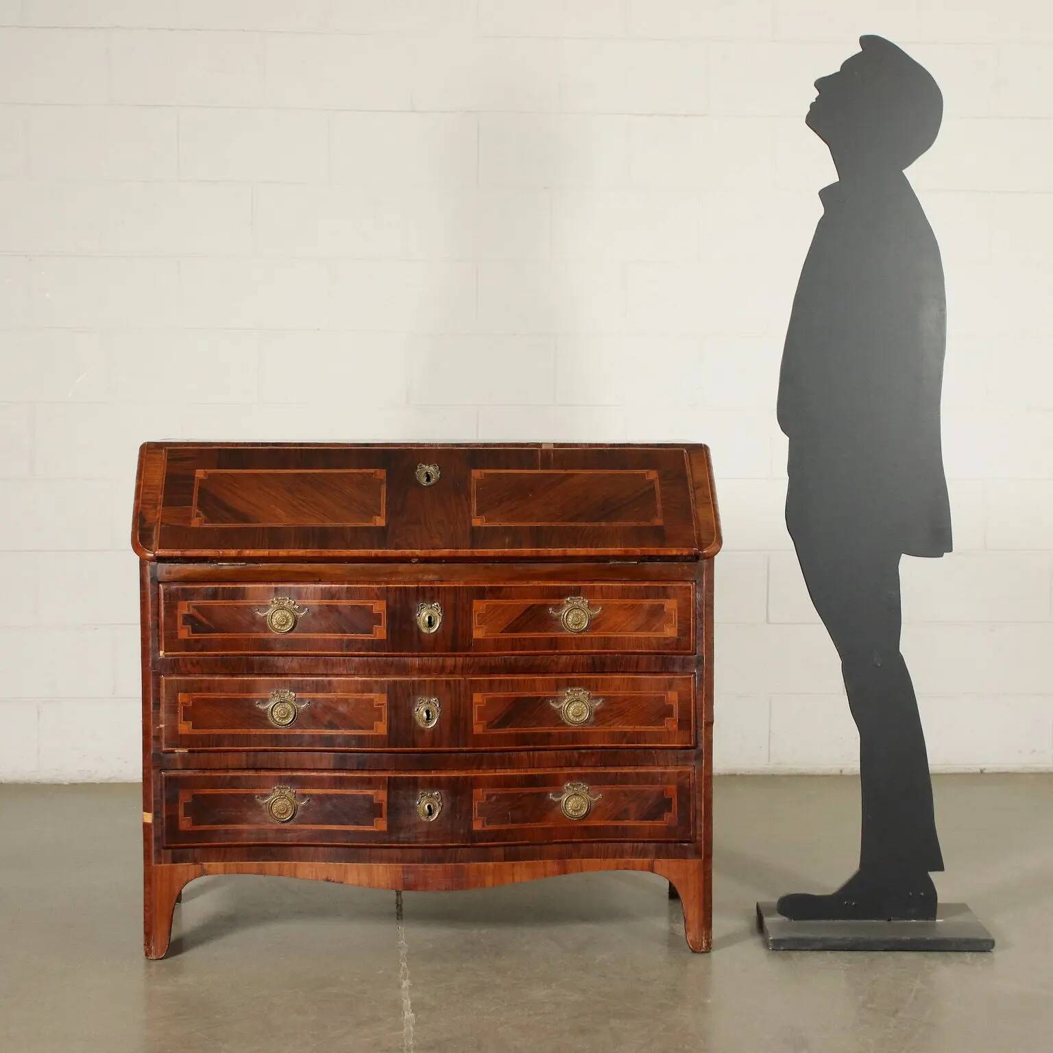 Piedmontese secretary with a drop-leaf, Italy, 18th century.