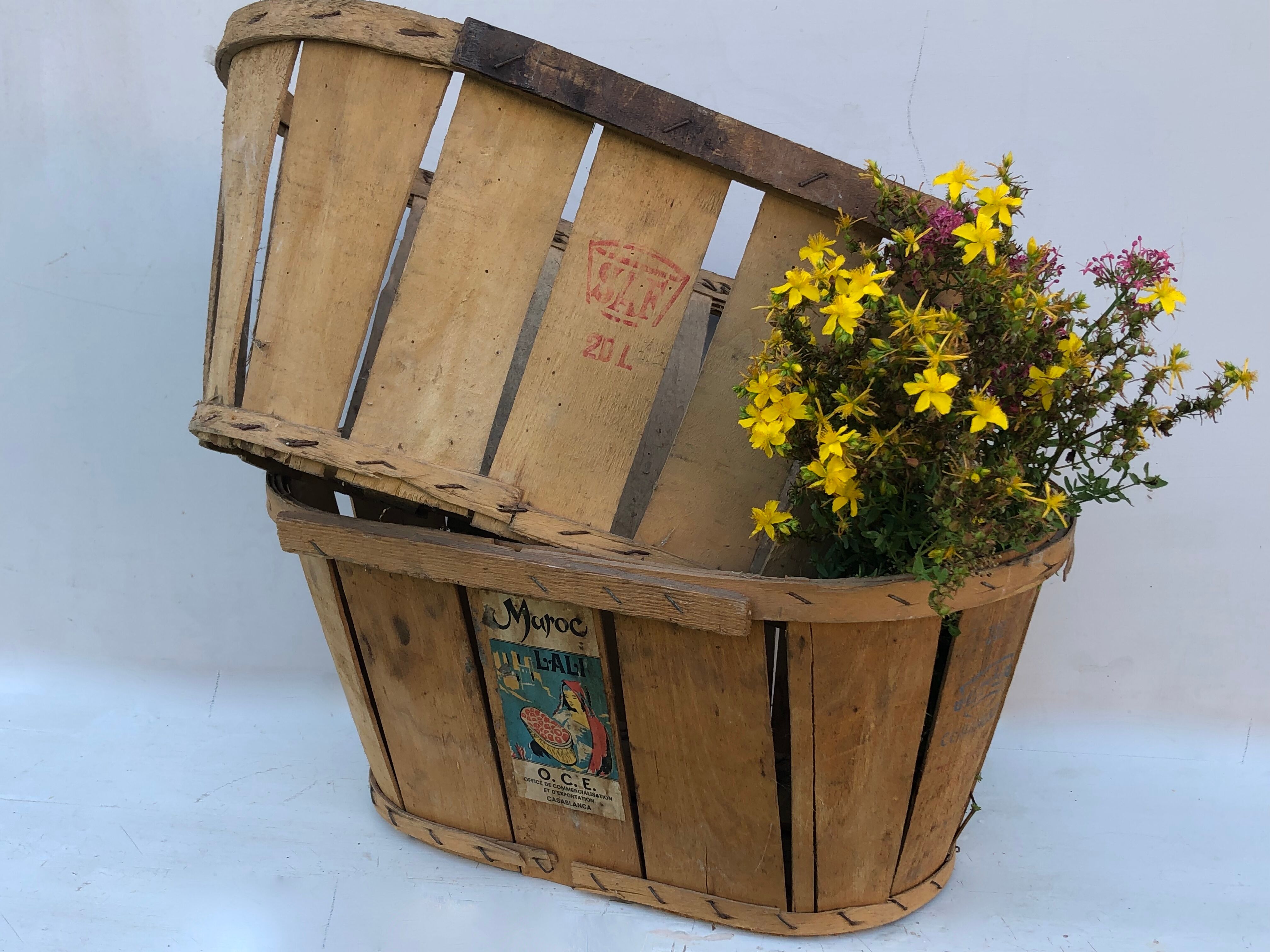 Old crates, cases of fruit or vegetables