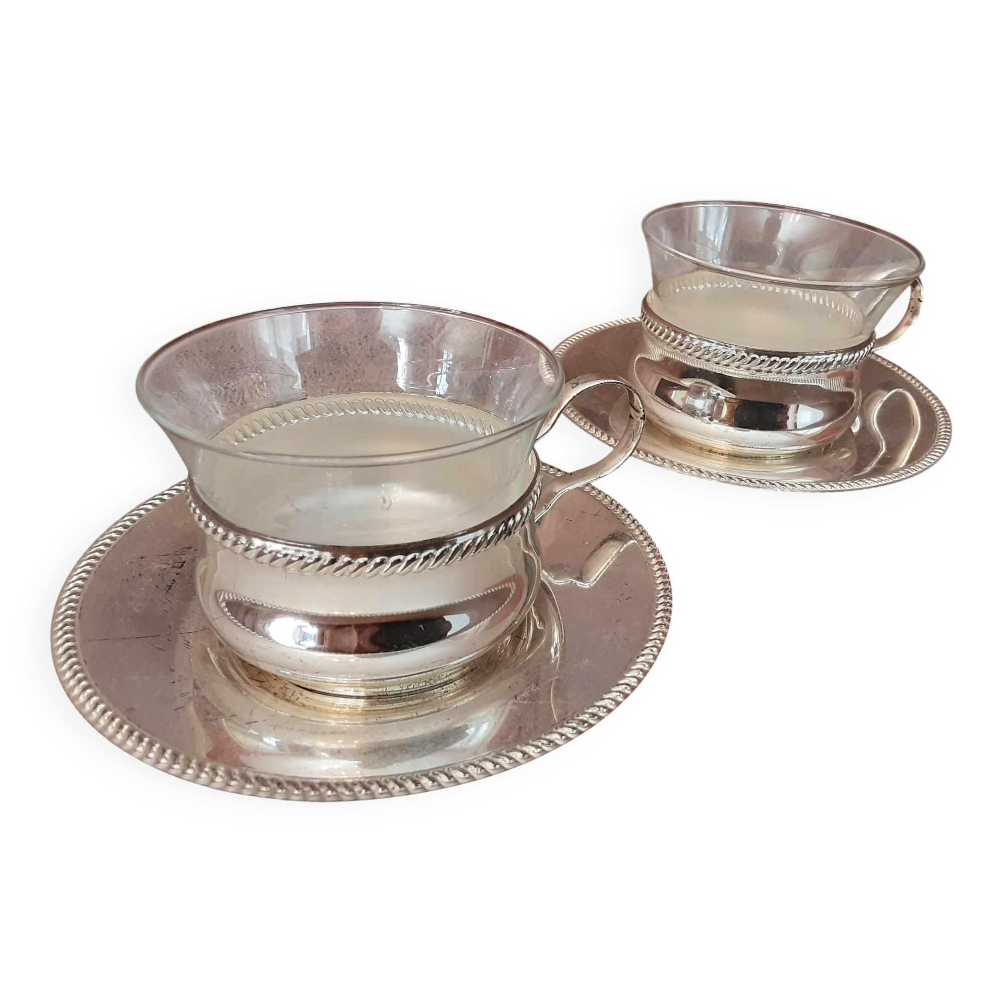 Set of 2 metal cups and saucers