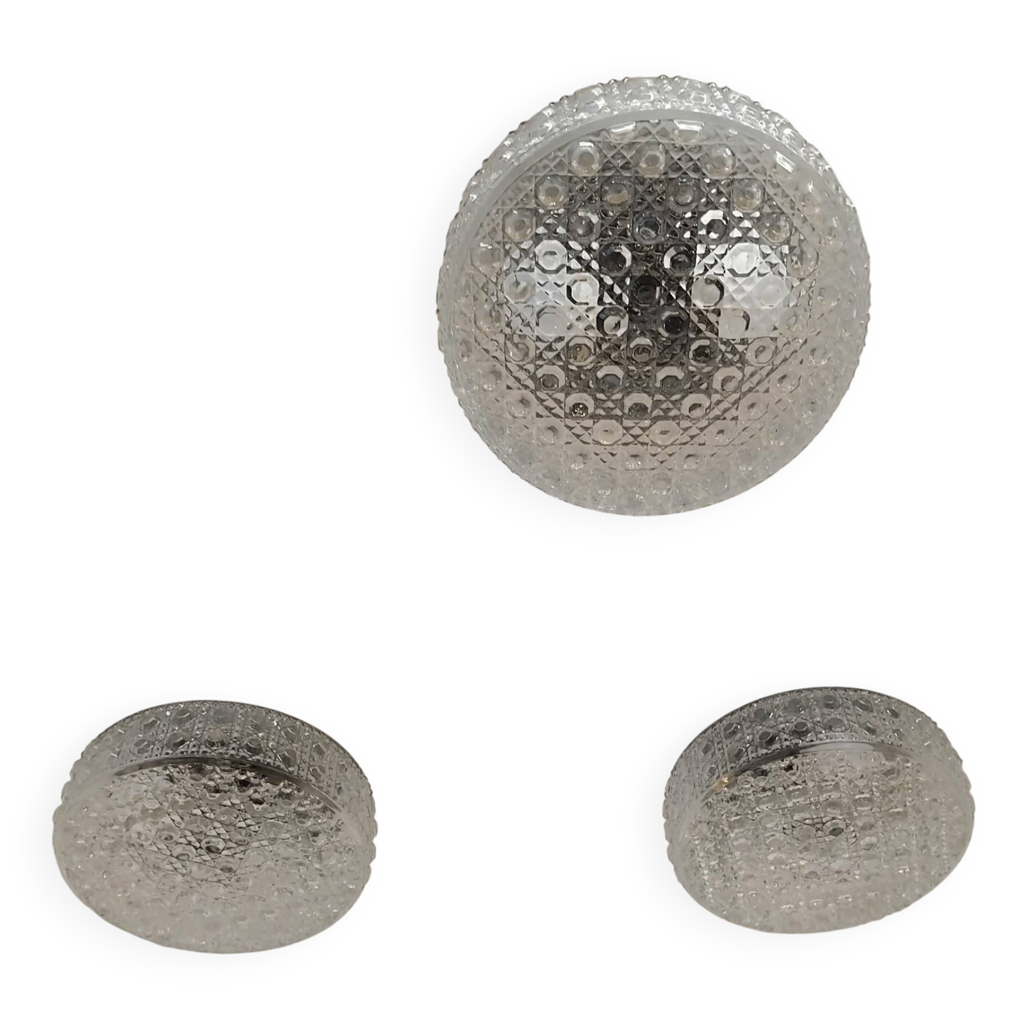 Suite de 3 plafonniers en verre moulé presssé année 50