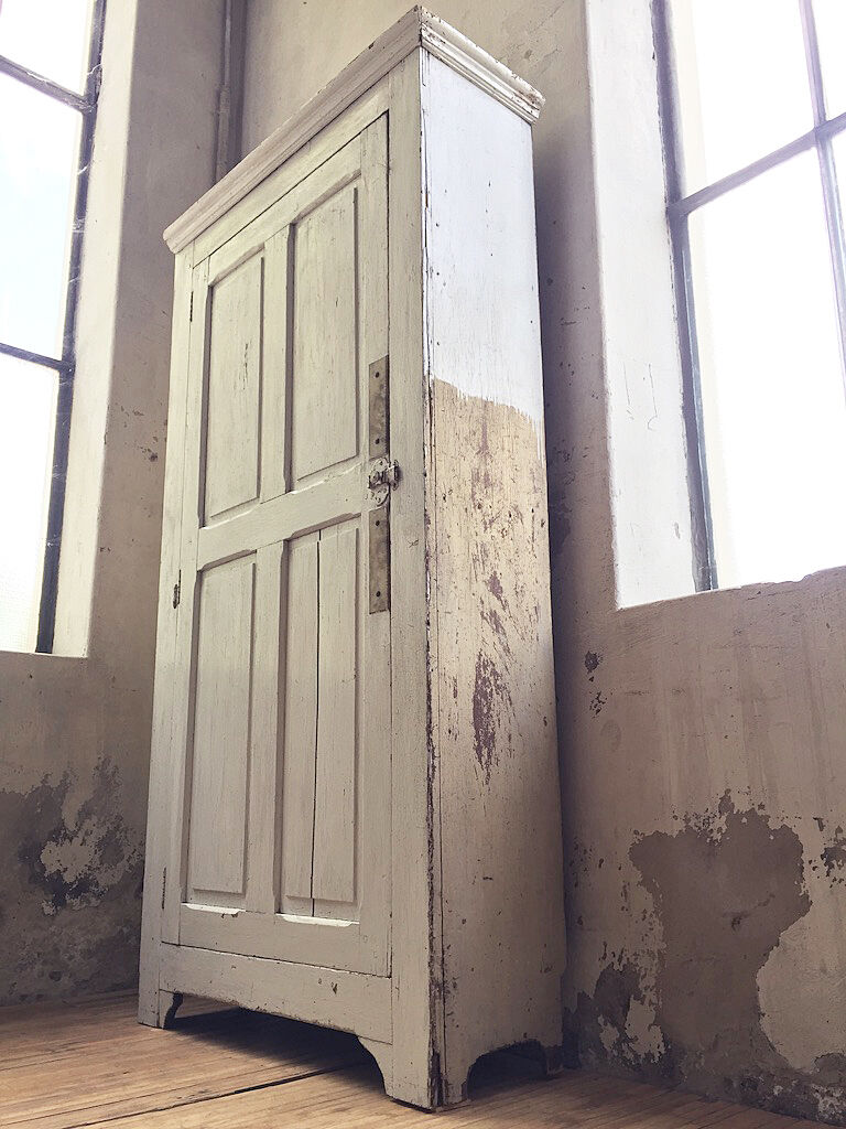 Parisian workshop Cabinet