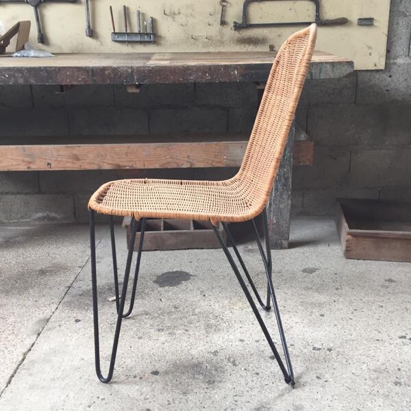 Chaise Raoul Guys en rotin et piétement métal, année 50