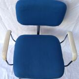 Adjustable height swivel desk