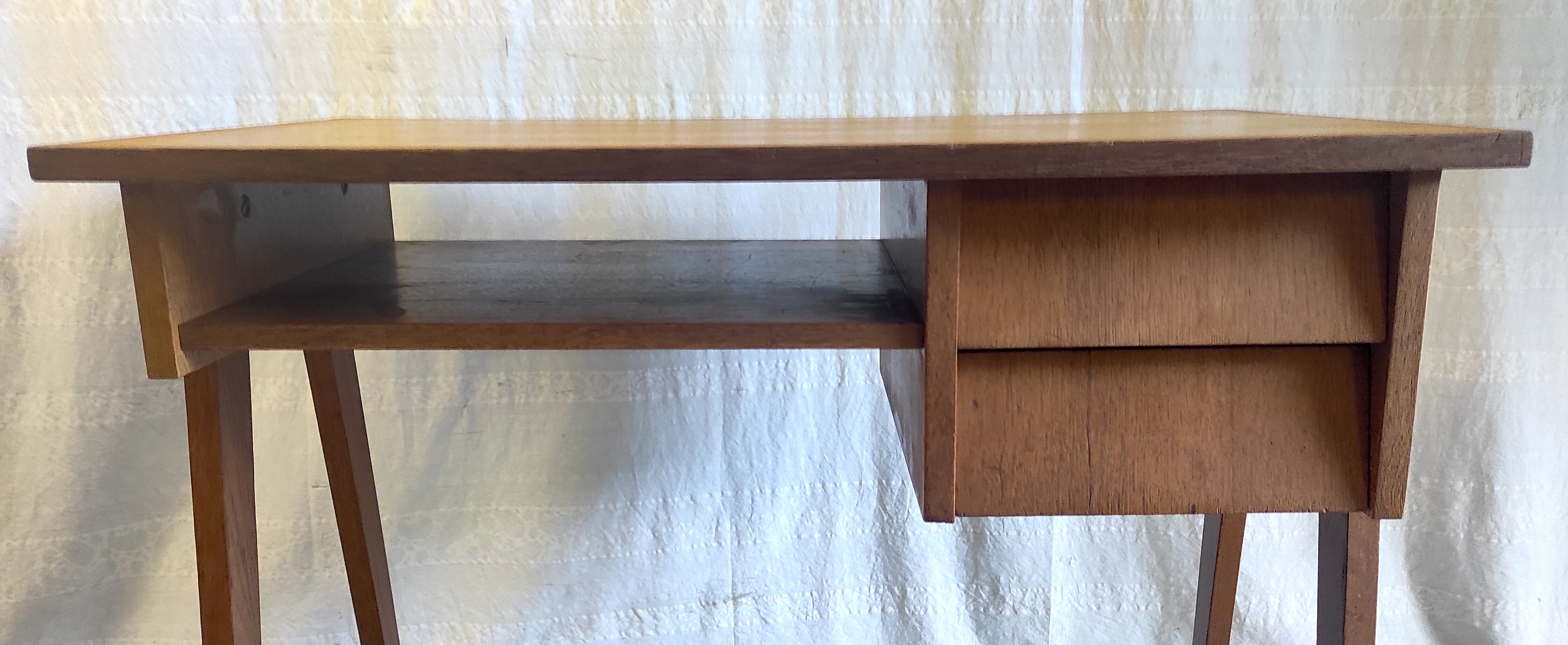 Bureau en chêne pieds compas, années 50-60