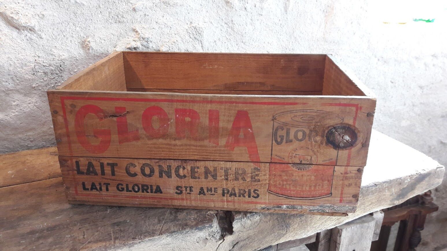 Caisse ancienne en bois Gloria