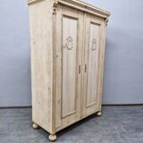 Very beautiful Art Nouveau wardrobe with crown