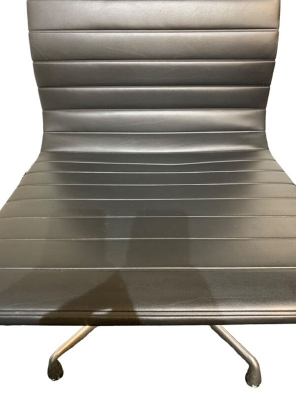 Fauteuil EA119 de Charles & Ray Eames édition Vitra de 2002