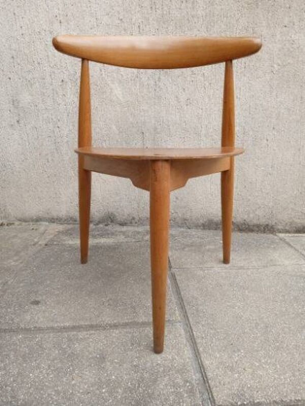 Chaise tripode cœur année 50